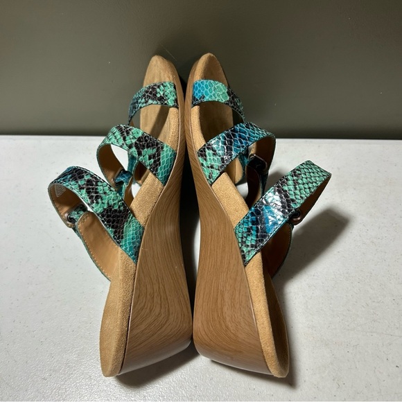 Vionic Green and Blue Wedge Sandals with Adjustable Straps - Picture 4 of 6